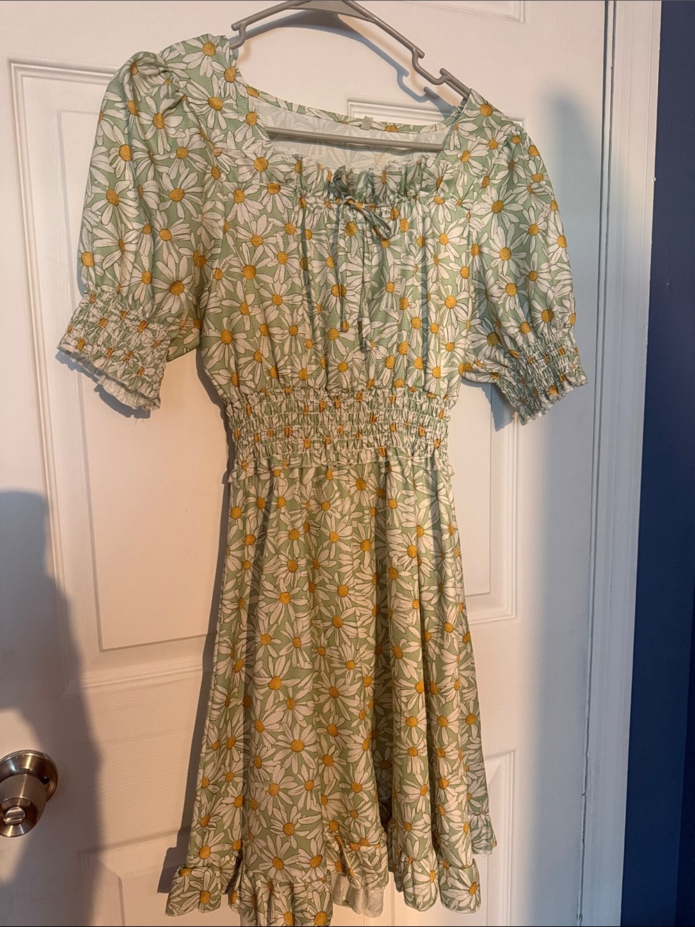 SHEIN Mint Green Daisy Print Smocked Midi Dress
